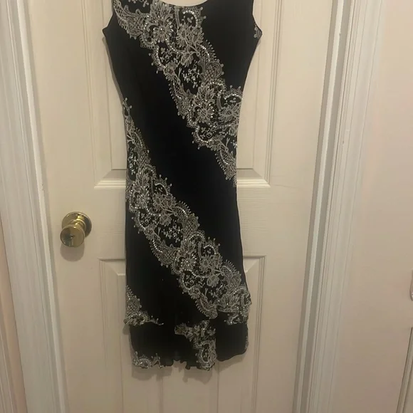 Black and white dress with sequins - Picture 3 of 3